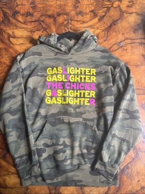 The CHICKS!! Aka( Dixie Chicks)concert hoodie Super cool Camo- Earls gotta Die!